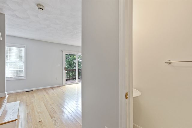 555 Main St 10, Woburn, MA 01801