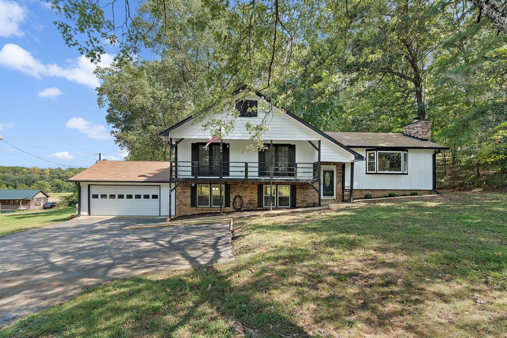 1627 W Grab Creek Rd, Dickson, TN 37055