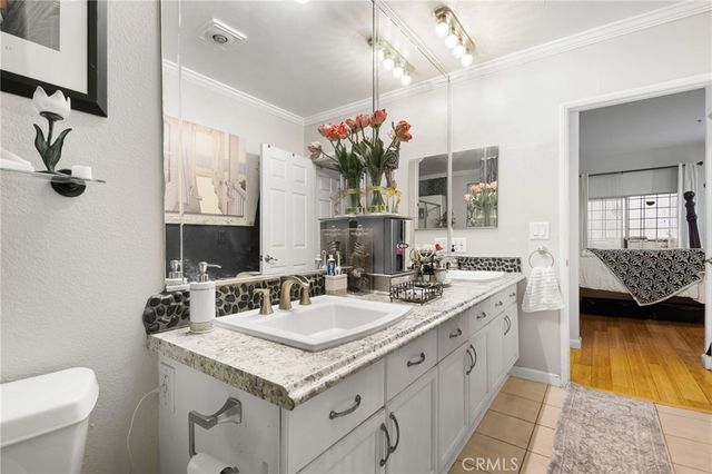 10626 Valley Spring 103, Toluca Lake, CA 91602