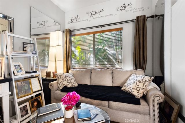 10626 Valley Spring 103, Toluca Lake, CA 91602