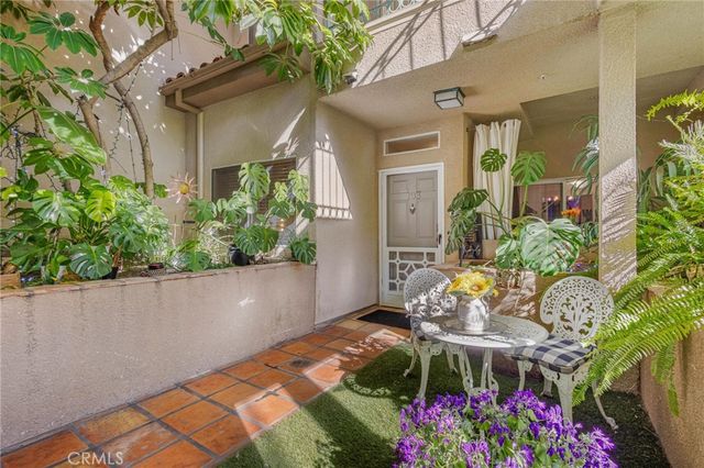 10626 Valley Spring 103, Toluca Lake, CA 91602
