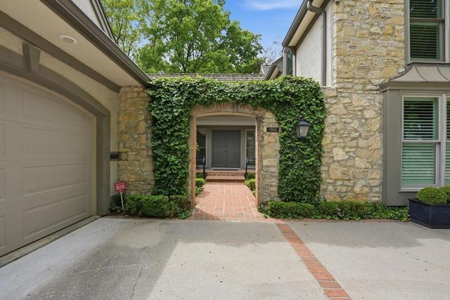 7904 Bristol Court, Prairie Village, KS 66208