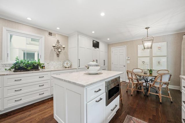 7904 Bristol Court, Prairie Village, KS 66208