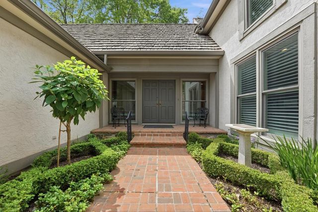 7904 Bristol Court, Prairie Village, KS 66208