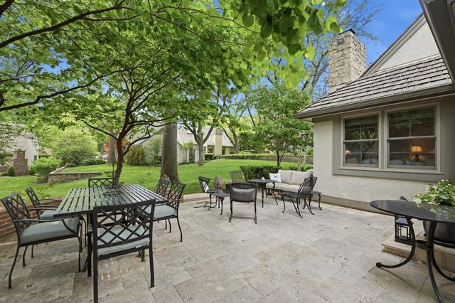 7904 Bristol Court, Prairie Village, KS 66208