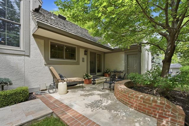 7904 Bristol Court, Prairie Village, KS 66208
