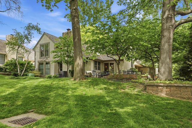 7904 Bristol Court, Prairie Village, KS 66208