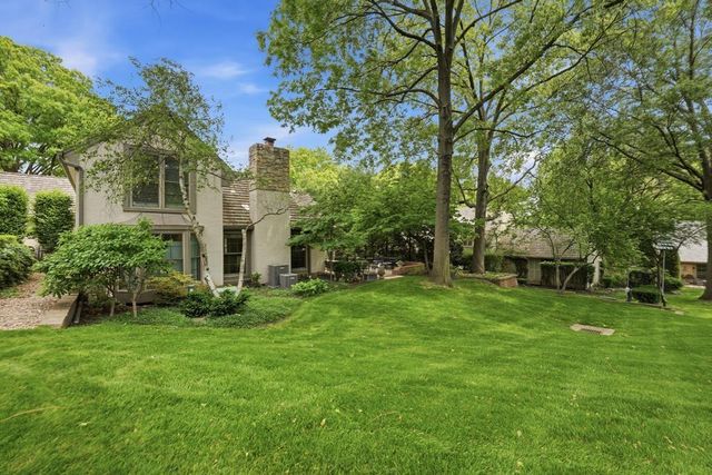 7904 Bristol Court, Prairie Village, KS 66208