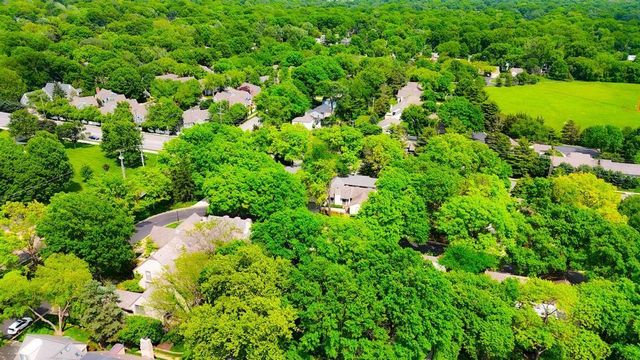 7904 Bristol Court, Prairie Village, KS 66208