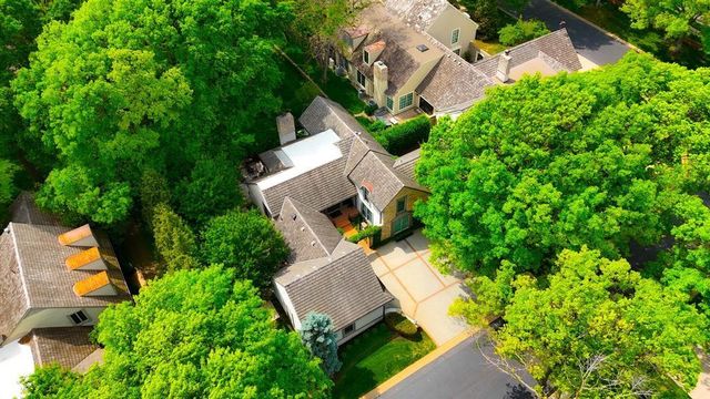 7904 Bristol Court, Prairie Village, KS 66208