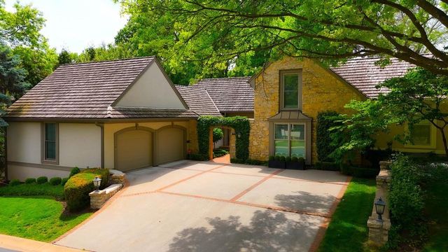 7904 Bristol Court, Prairie Village, KS 66208