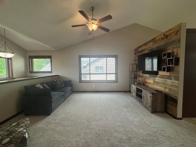 7442 Large Avenue NE, Albertville, MN 55301