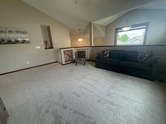7442 Large Avenue NE, Albertville, MN 55301
