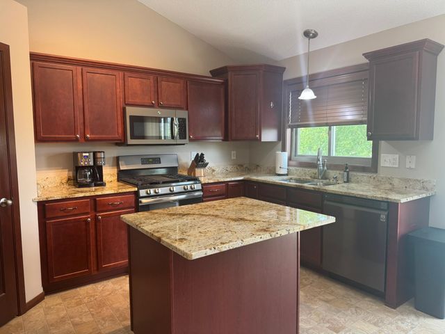 7442 Large Avenue NE, Albertville, MN 55301