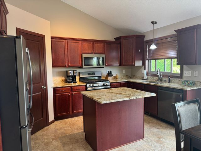 7442 Large Avenue NE, Albertville, MN 55301