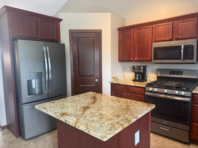 7442 Large Avenue NE, Albertville, MN 55301