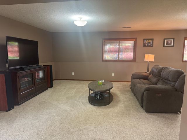 7442 Large Avenue NE, Albertville, MN 55301