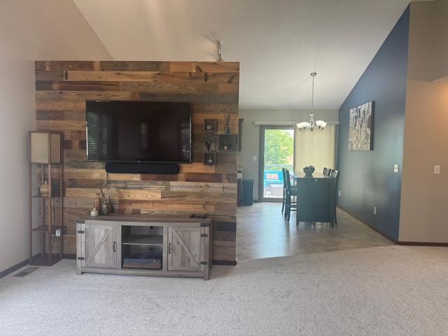 7442 Large Avenue NE, Albertville, MN 55301