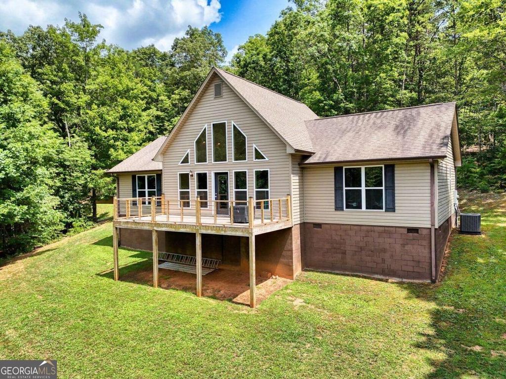 4165 Mobile Road 4, Mccaysville, GA 30555