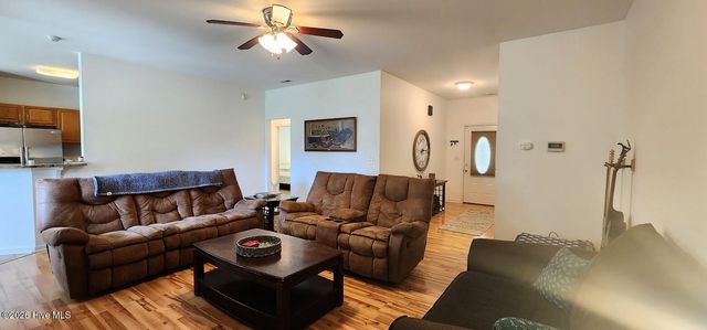 102 Borough Nest Drive, Swansboro, NC 28584