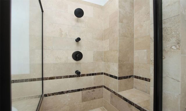 1330 W 25th Street C, Houston, TX 77008