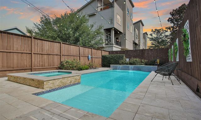 1330 W 25th Street C, Houston, TX 77008