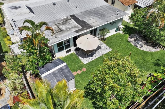 814 NE 4th Street, Hallandale Beach, FL 33009