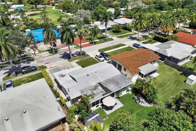 814 NE 4th Street, Hallandale Beach, FL 33009