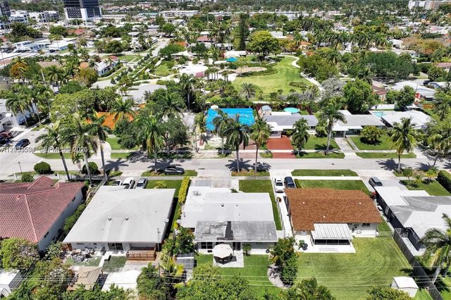 814 NE 4th Street, Hallandale Beach, FL 33009