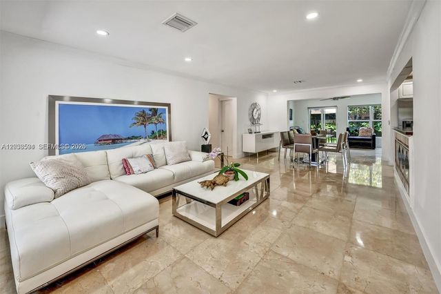 814 NE 4th Street, Hallandale Beach, FL 33009