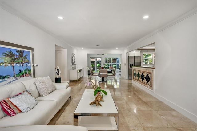 814 NE 4th Street, Hallandale Beach, FL 33009