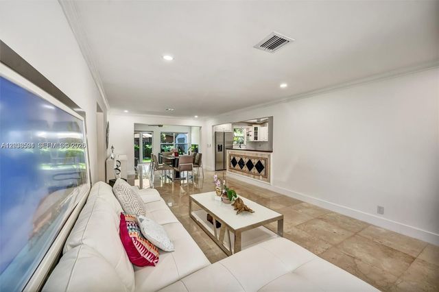 814 NE 4th Street, Hallandale Beach, FL 33009