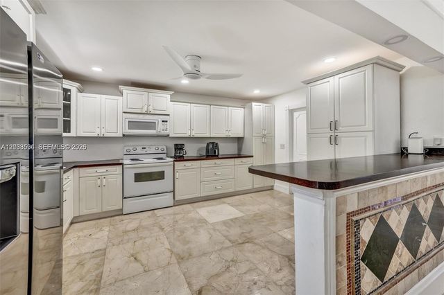 814 NE 4th Street, Hallandale Beach, FL 33009