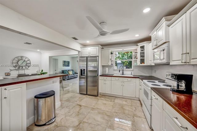 814 NE 4th Street, Hallandale Beach, FL 33009