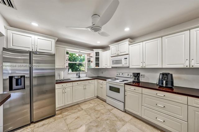814 NE 4th Street, Hallandale Beach, FL 33009