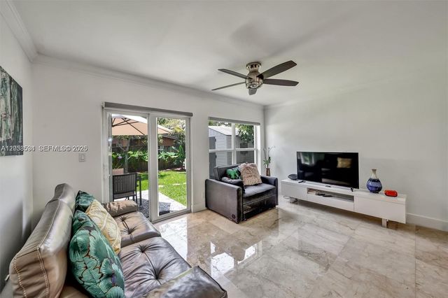 814 NE 4th Street, Hallandale Beach, FL 33009