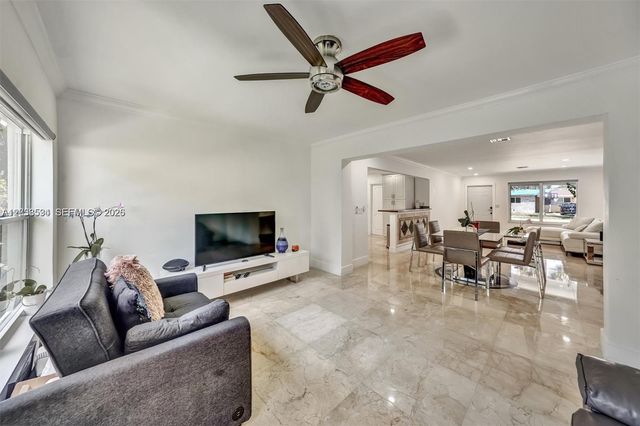 814 NE 4th Street, Hallandale Beach, FL 33009