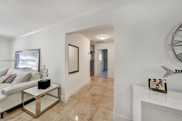 814 NE 4th Street, Hallandale Beach, FL 33009