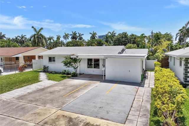 814 NE 4th Street, Hallandale Beach, FL 33009