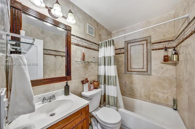 814 NE 4th Street, Hallandale Beach, FL 33009