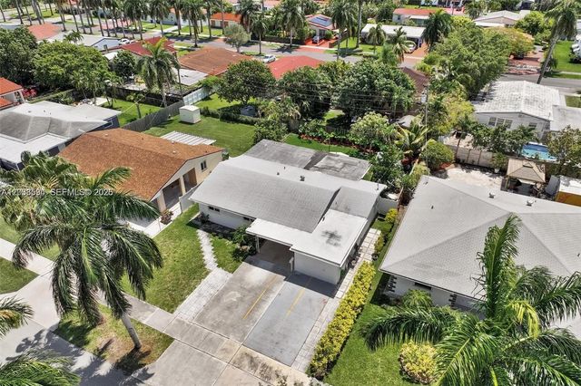814 NE 4th Street, Hallandale Beach, FL 33009