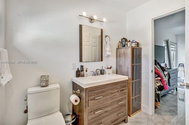 814 NE 4th Street, Hallandale Beach, FL 33009