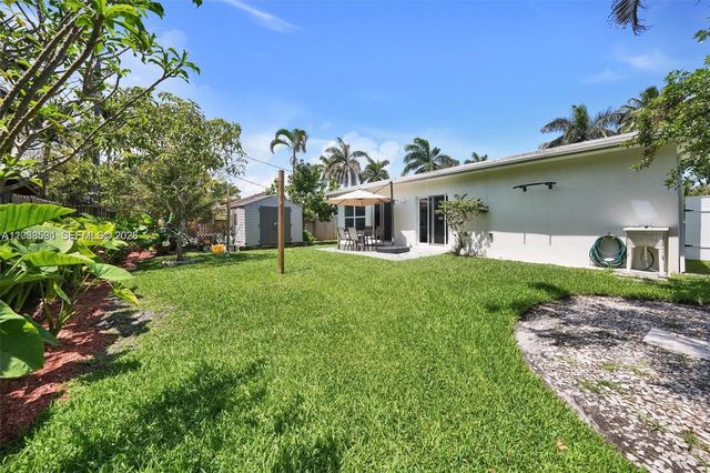814 NE 4th Street, Hallandale Beach, FL 33009