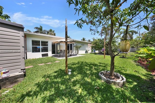 814 NE 4th Street, Hallandale Beach, FL 33009