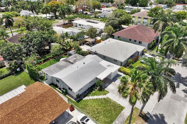 814 NE 4th Street, Hallandale Beach, FL 33009