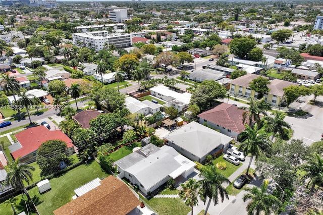 814 NE 4th Street, Hallandale Beach, FL 33009