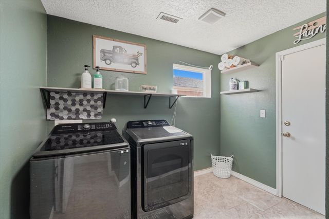1845 Round Up Drive NE, Rio Rancho, NM 87144