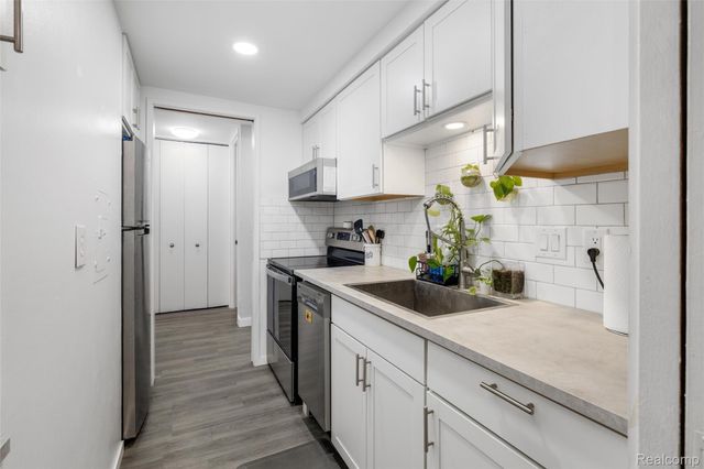 8200 E Jefferson Avenue 506, Detroit, MI 48214