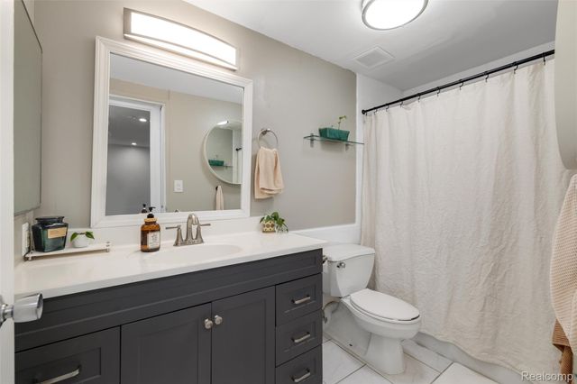 8200 E Jefferson Avenue 506, Detroit, MI 48214