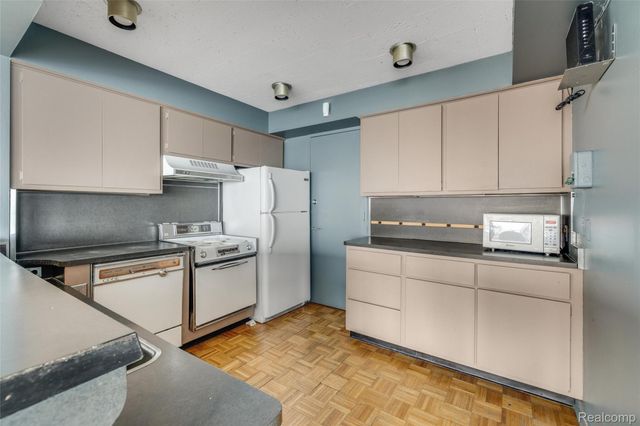 8200 E Jefferson Avenue 506, Detroit, MI 48214